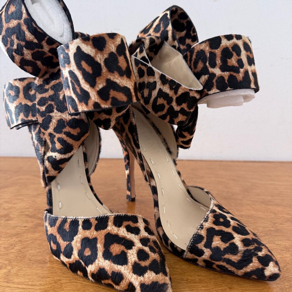 Aminah Abdul Jillil Leopard Pony Hair Bow Pumps Size 10 Stiletto Heels